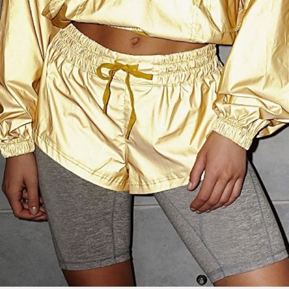 FREE PEOPLE MOONLIGHT GOLD REFLECTIVE SHORT - Picture 6 of 7